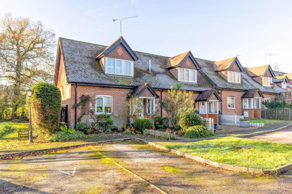 2-bed semi-detached on Horsehill, Norwood Hill, RH6, £375,000