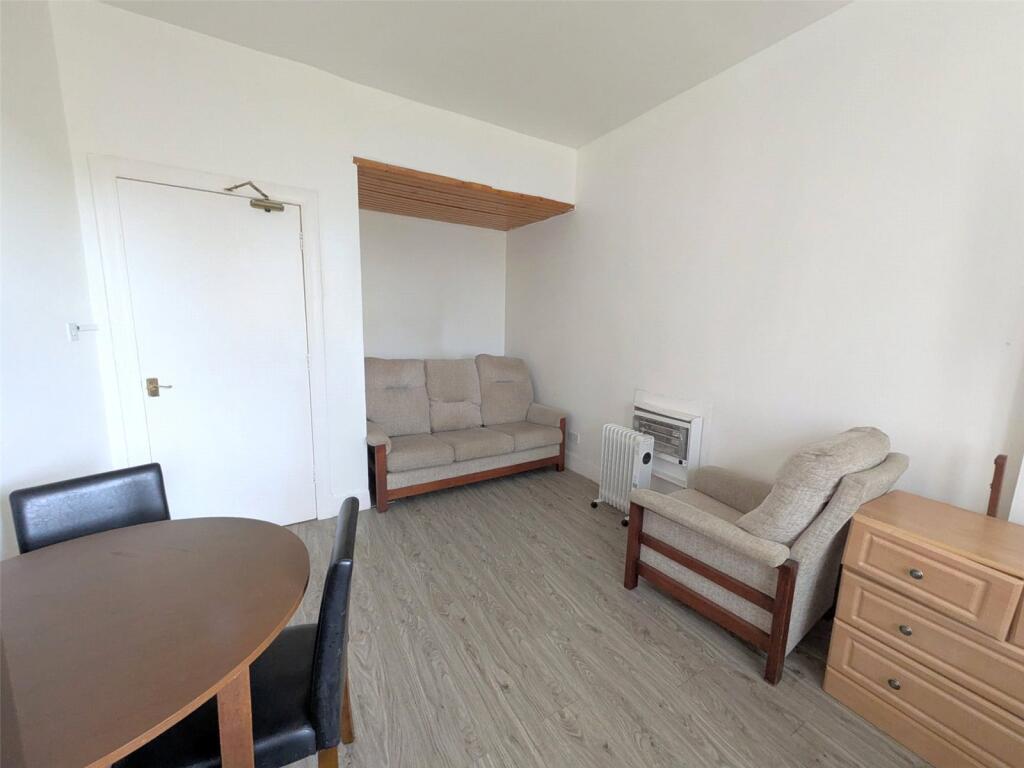 Apartment in Glasgow, Haghill - More