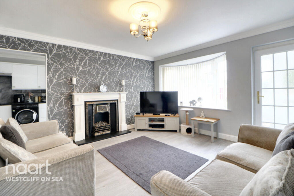 3-bed terraced on Vermeer Crescent, Southend-on-Sea, £400,000