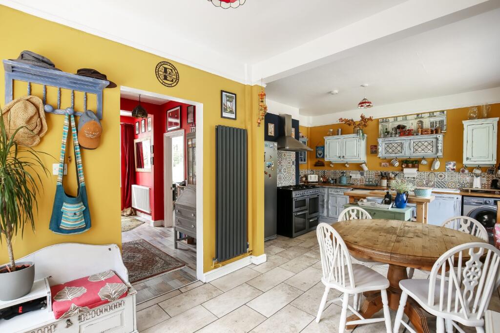 Southampton Road, Alderbury, Salisbury, Wiltshire, SP5 photo 4