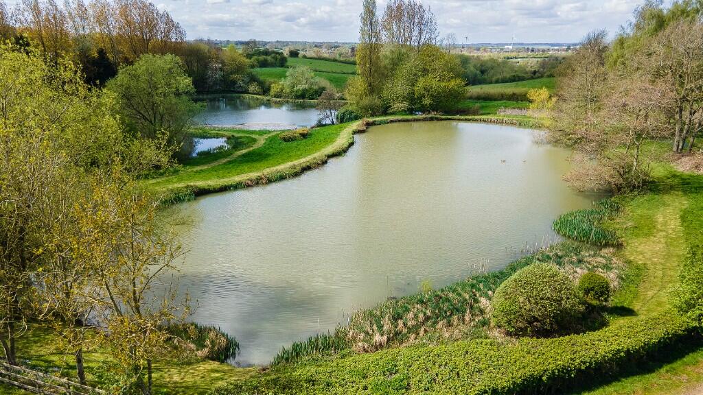 Main image of property: Foxholes Fisheries NN6