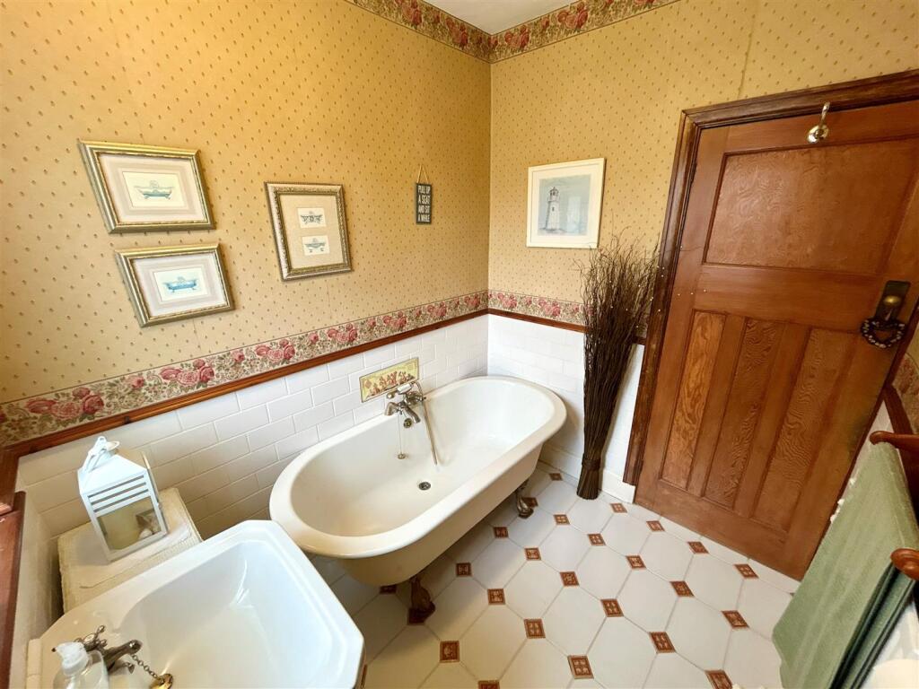 Falls Grove, Heald Green photo 5