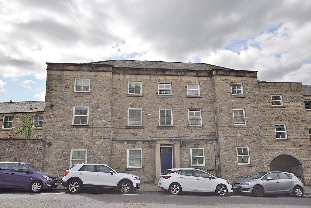 2-bed flat on Pottergate, Richmond, £141,500