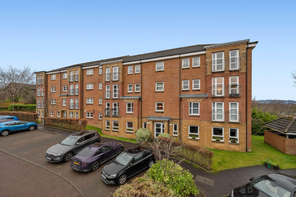 Main image of property: 2/1, 17 St Helens Gardens, Langside, G41 3DG