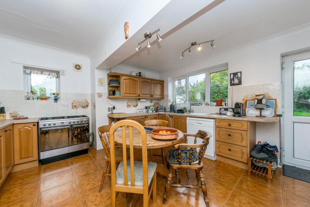 House in Wakefield - View 4