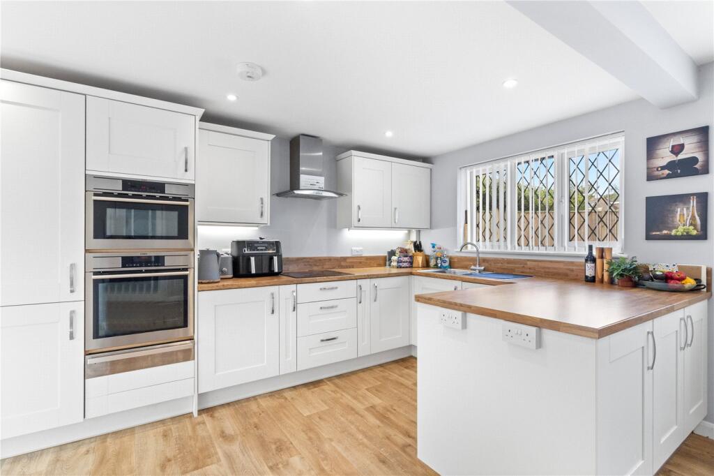 Hawthylands Drive, Hailsham, East Sussex, BN27 photo 2