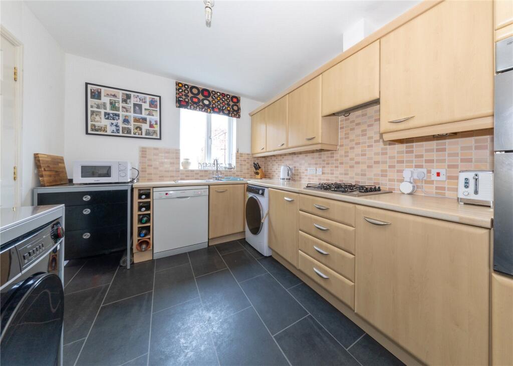 Hopton Grove, Newport Pagnell, Buckinghamshire, MK16 photo 2