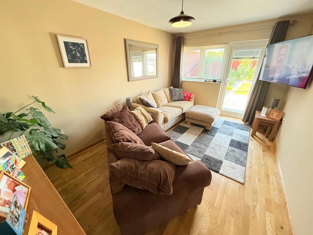 St. Nicholas Drive, Caister-On-Sea photo 3