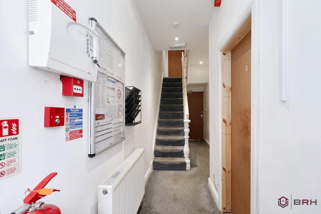 House in Hull - View 5