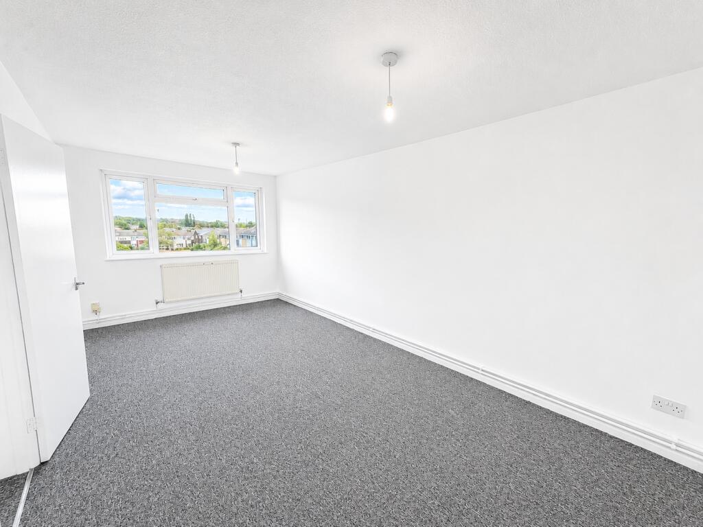 Apartment in Basildon, Essex - View 3