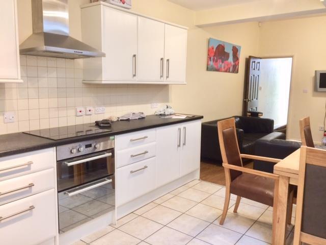 6 bedroom terraced house for rent