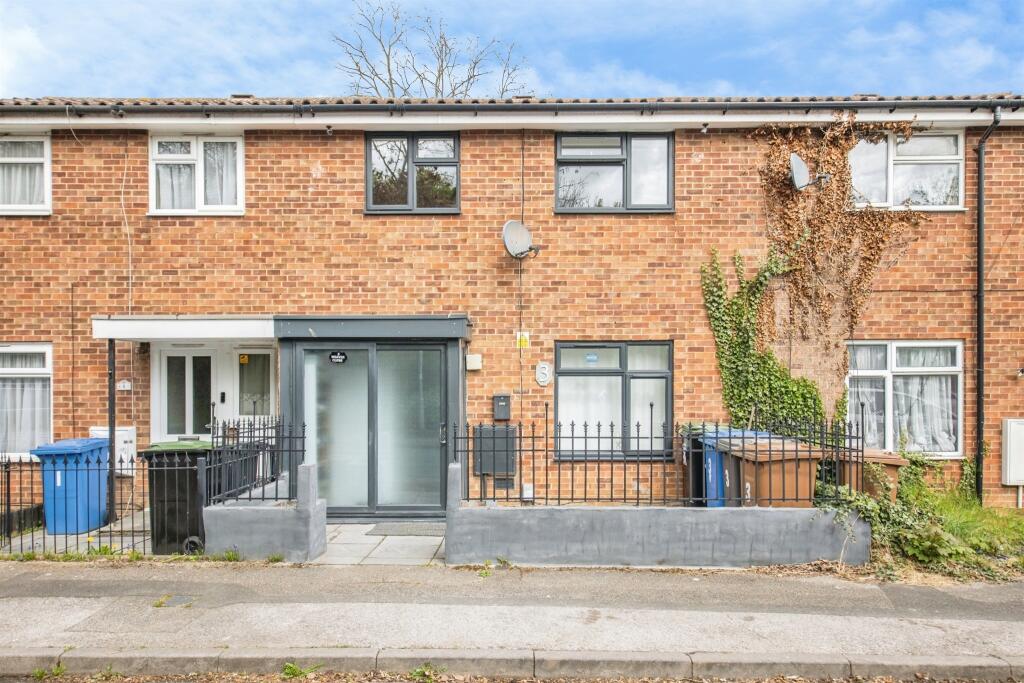 Main image of property: Weaver Close, Ipswich