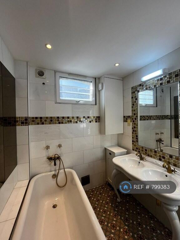 Apartment in London - View 2