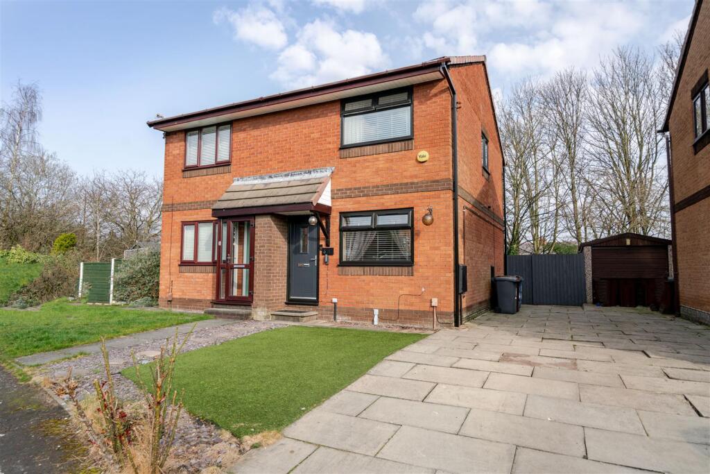 Main image of property: Rogerton Close, Leigh