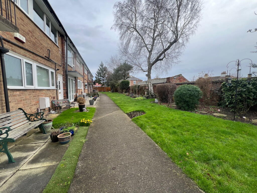 3-bed flat on Oriel Close, Linthorpe, £110,000