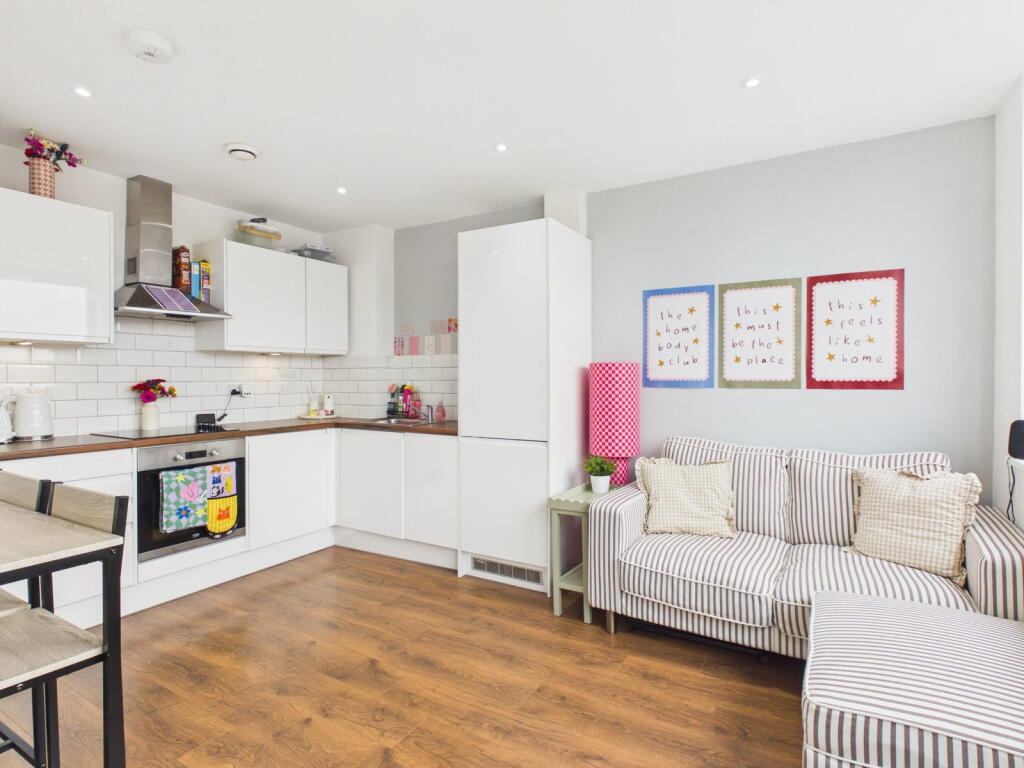 Apartment in Worthing, West Sussex - View 2