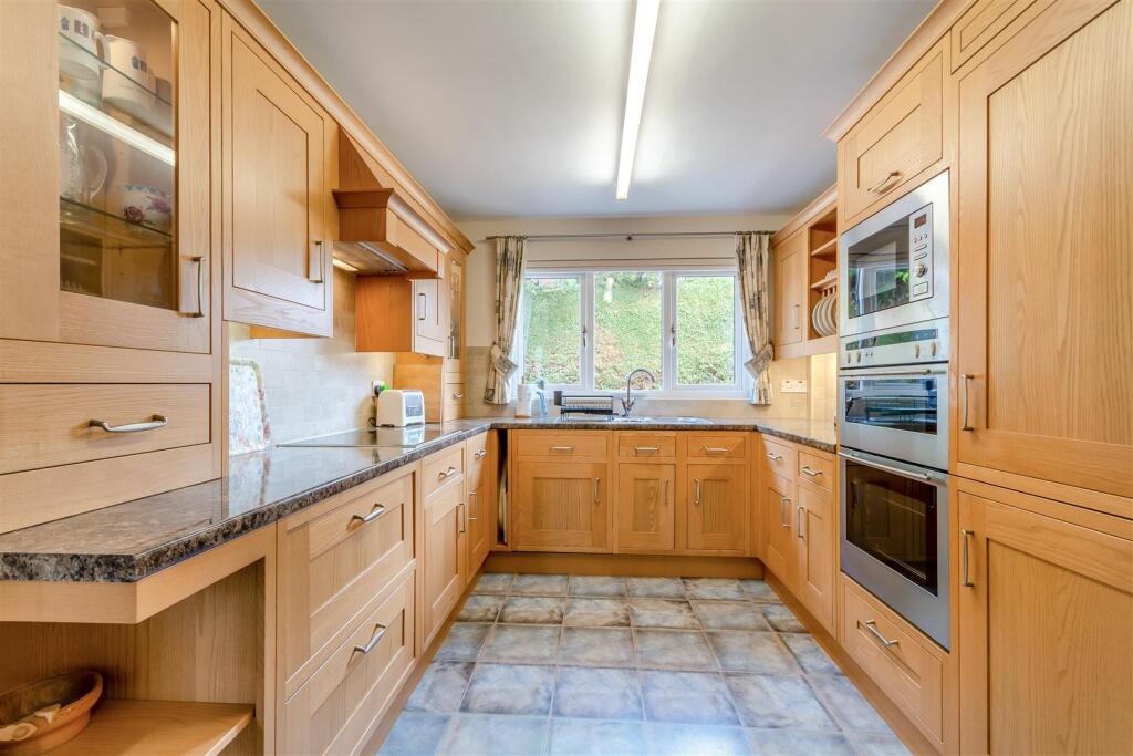 House in Gloucester - View 3