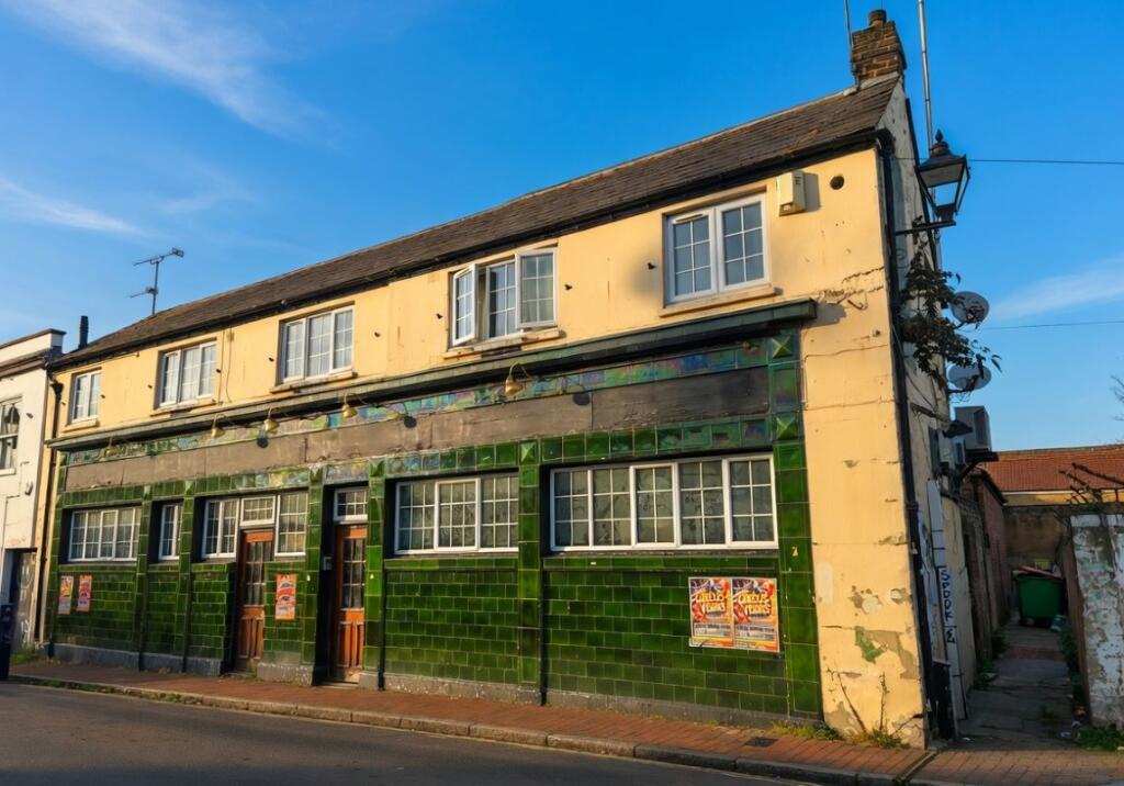 Main image of property: 1 Manor Road, Gravesend, Kent, DA12 1AA