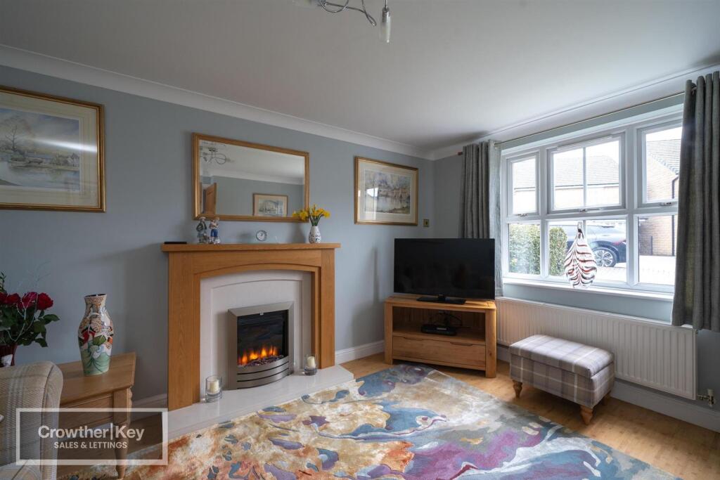 House in High Peak, Buxton - View 3
