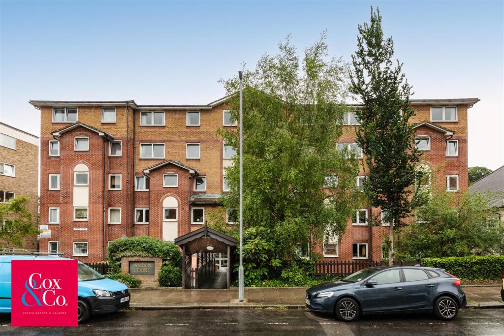 1-bed house on Amber Court, Holland Road, Hove, £100,000