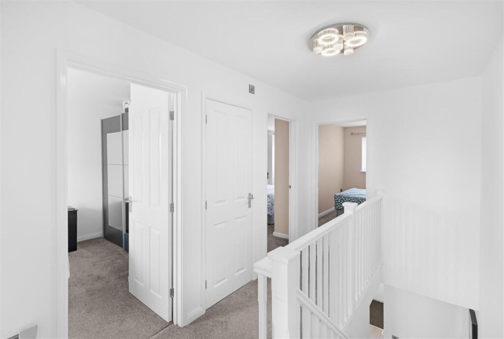 House in Northampton, Burton Latimer - More