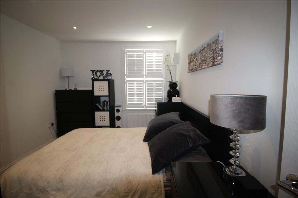 Apartment in Gravesham, Gravesend - View 4