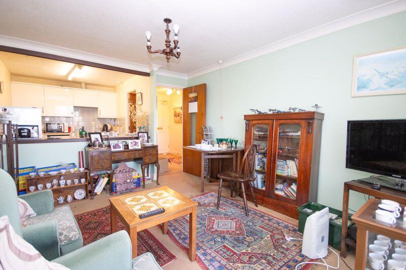 Uplands Road, Brentwood photo 4