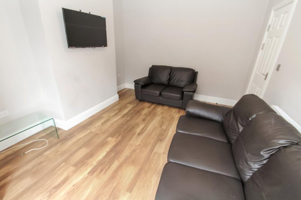 House in Leeds, Bagby Fields, Woodhouse - View 3