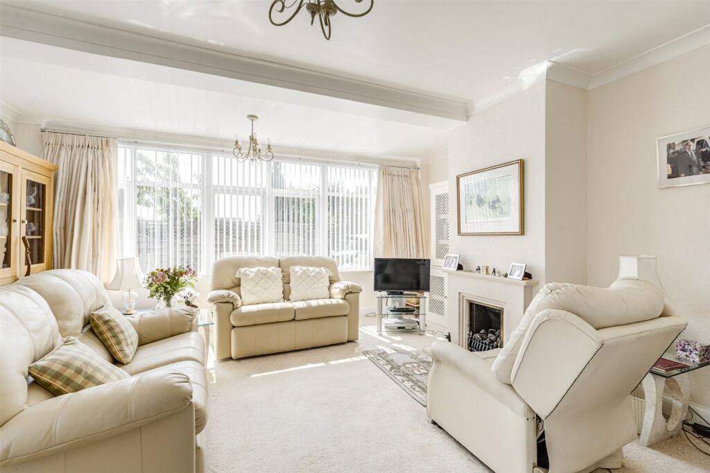 West Drive, Ferring, Worthing, West Sussex, BN12 photo 2