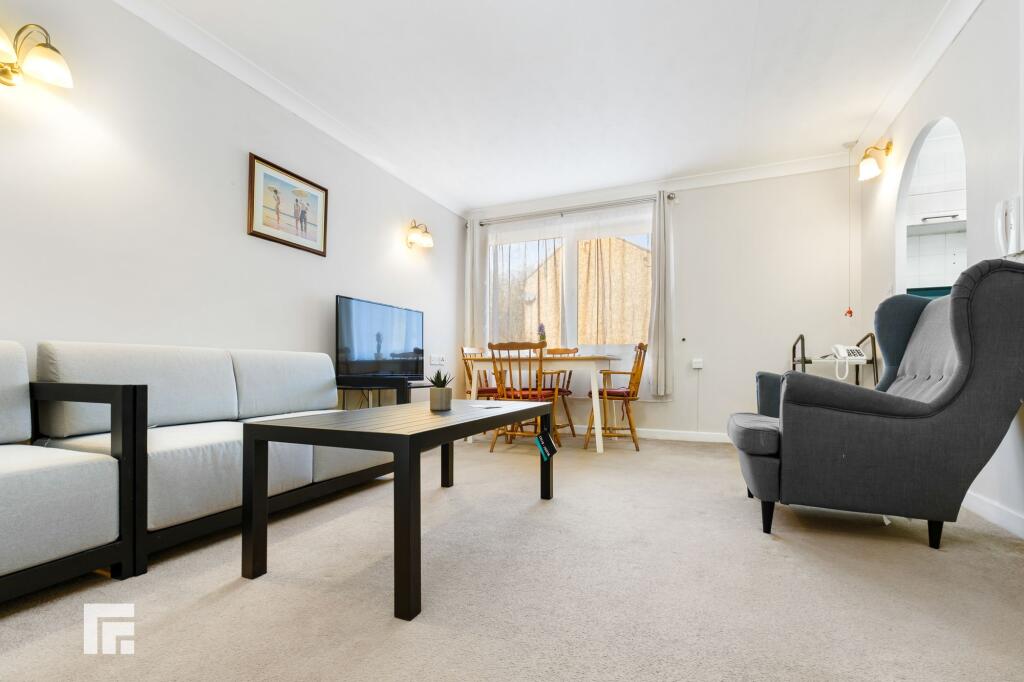 Apartment in Cardiff, Llanishen - View 2