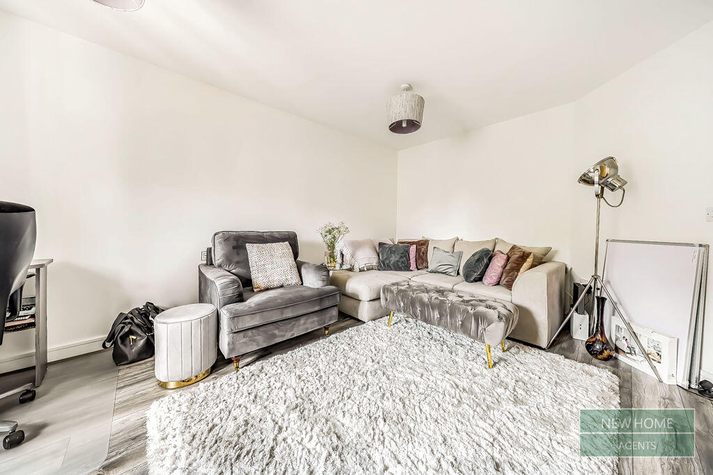 Apartment in Reading - View 5