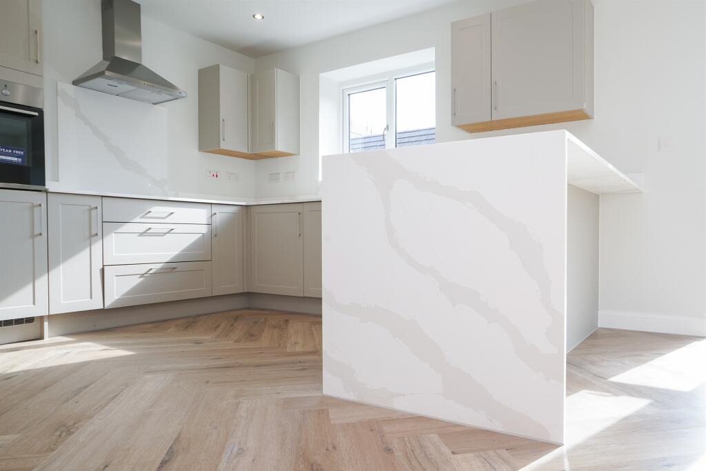 House in Worcester - View 4