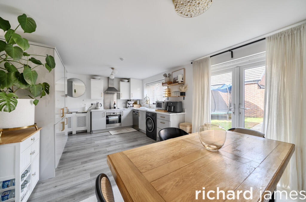 House in Swindon, Eastleaze, West Swindon - More