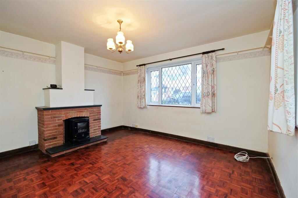 Manor Road, TANKERTON photo 3