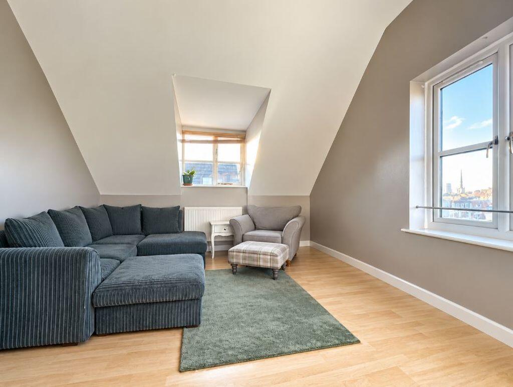 Apartment in Worcester, Worcestershire - View 3