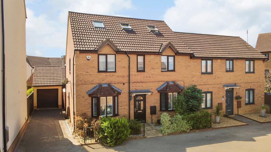 Main image of property: Abbotsbury, Westcroft, Milton Keynes, Buckinghamshire, MK4 4EY