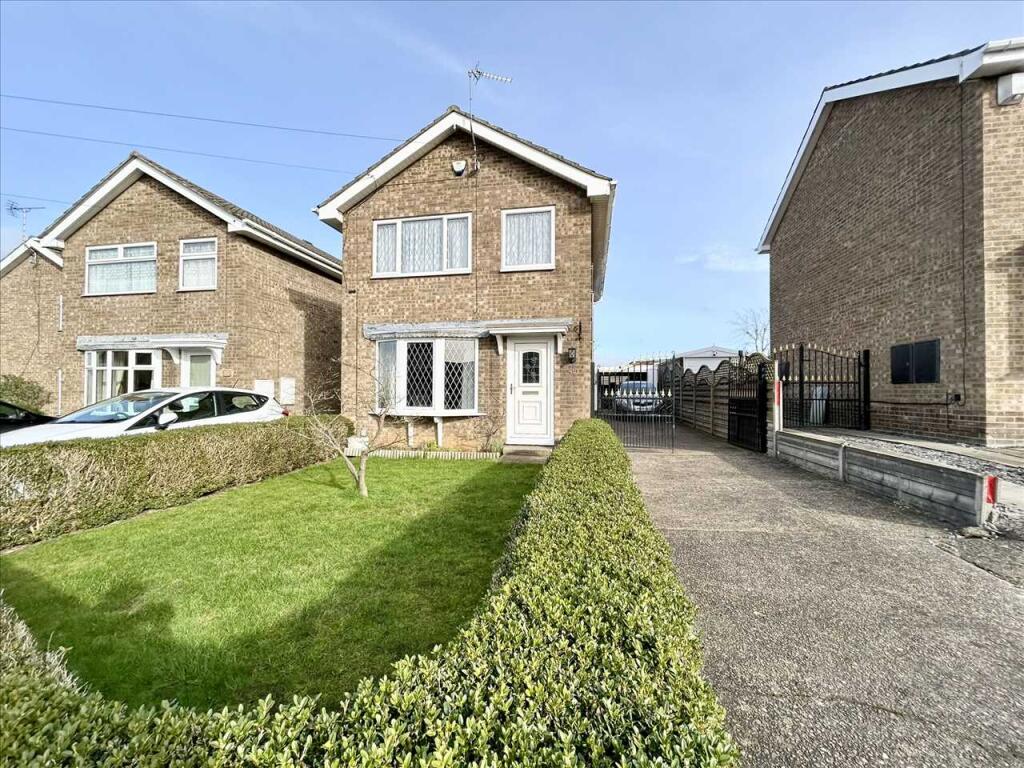 3-bed detached on Churchill Avenue, Brigg, £204,995