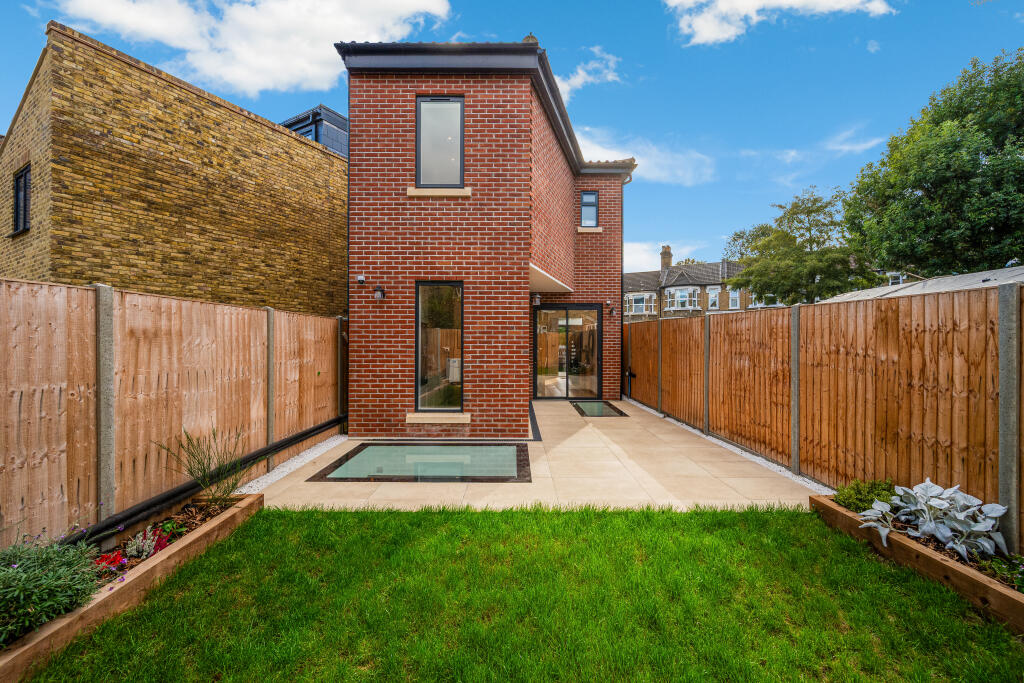 Main image of property: E, Kings Road, London