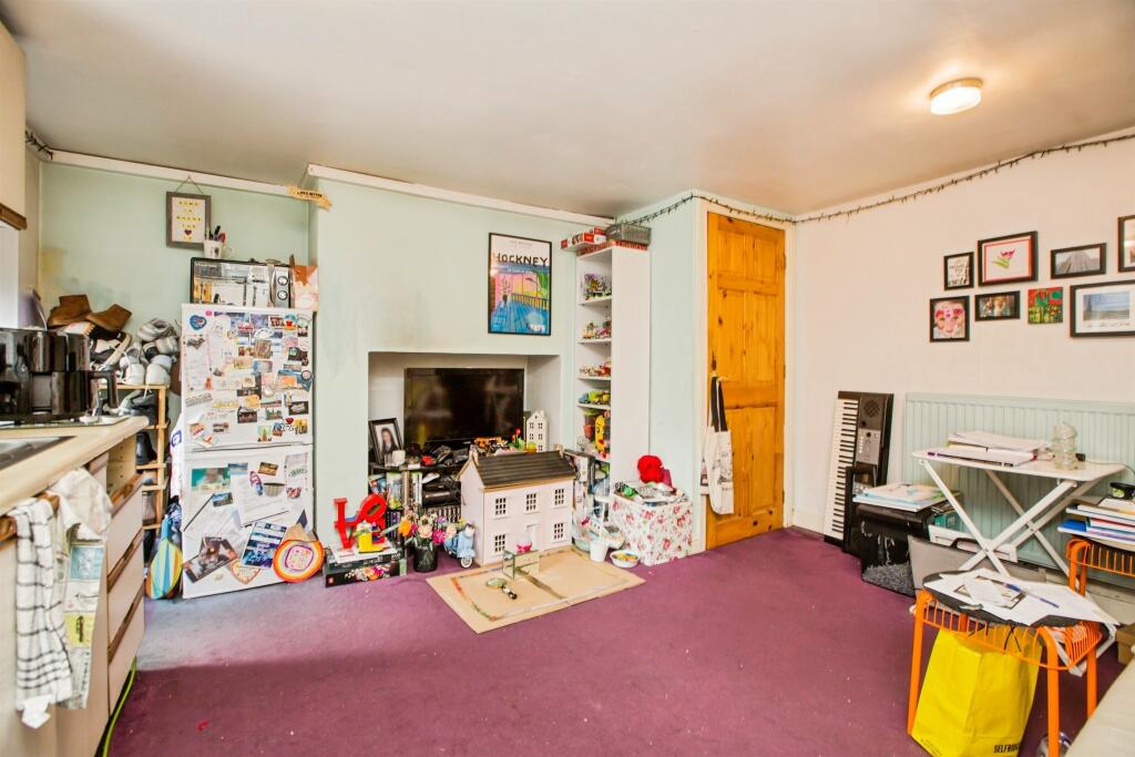 Haugh Shaw Road, HALIFAX - View 4