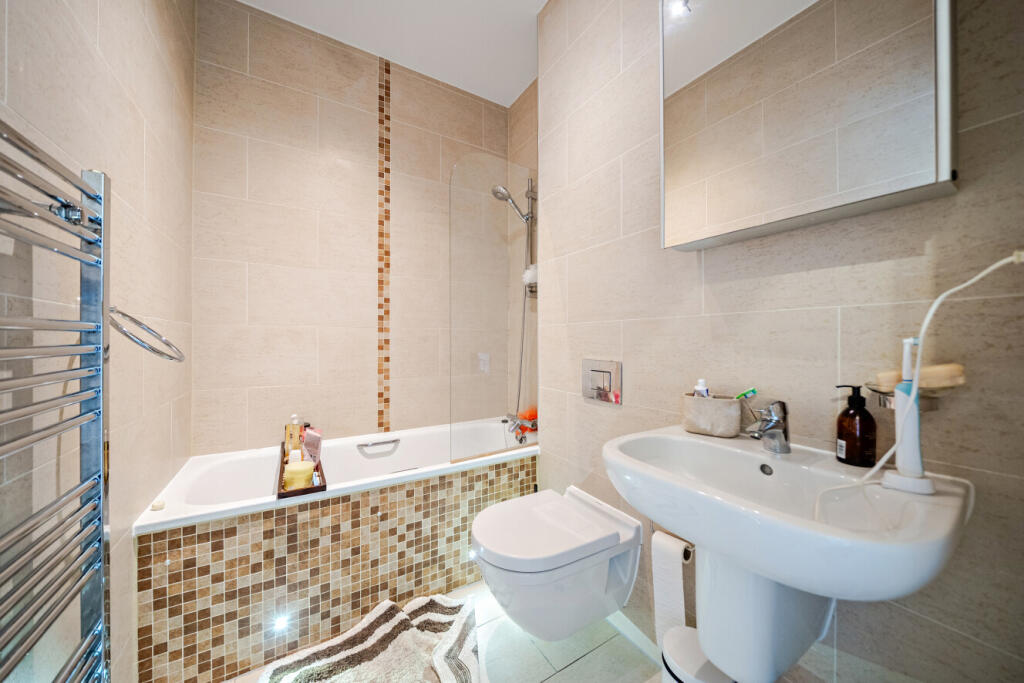 Apartment in London - View 5