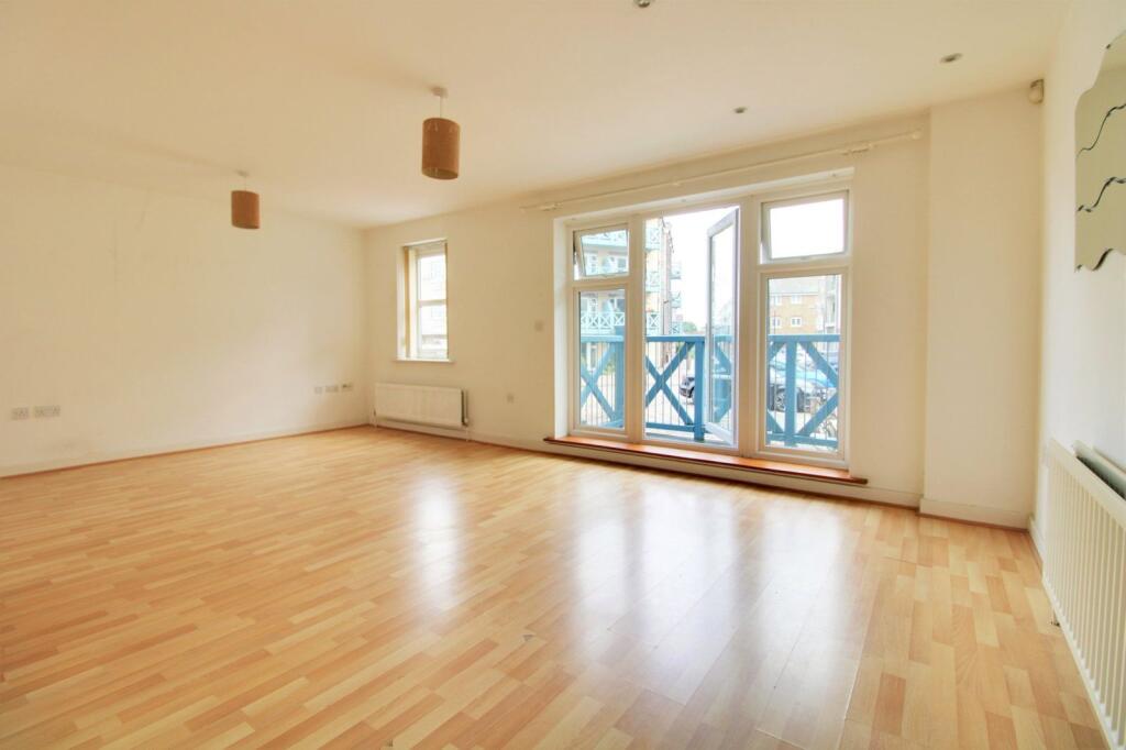 Apartment in Adur, Shoreham-by-Sea - View 2