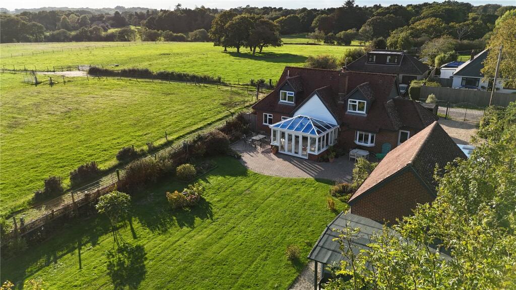 Danehurst New Road, Tiptoe, Lymington, Hampshire, SO41 photo 2