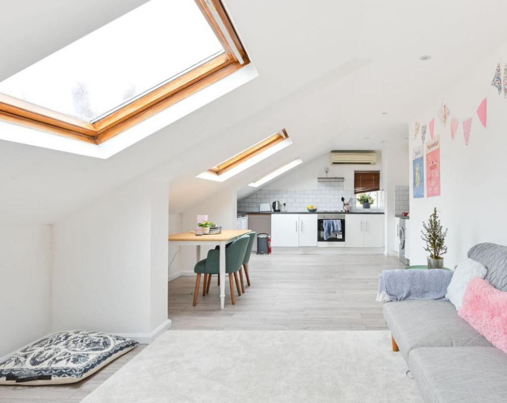 Apartment in London, Green Man Estate, Hanwell - View 2
