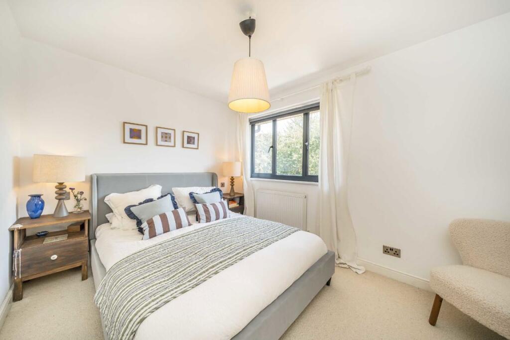 House in Croydon - View 5