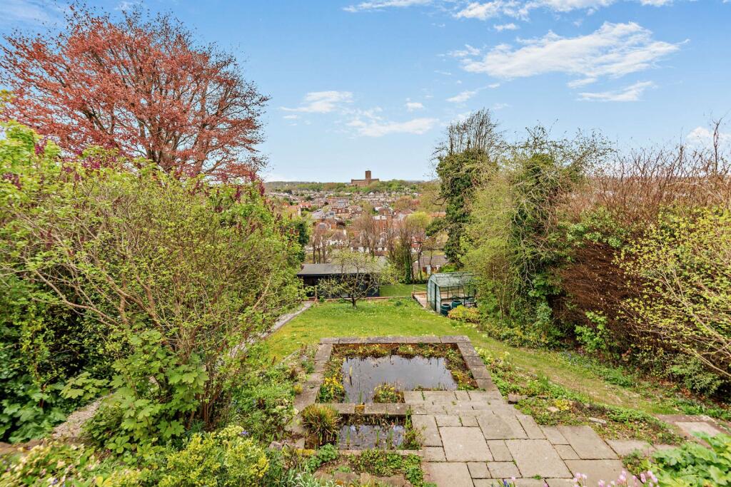 40, Mountside, Guildford, Surrey photo 2