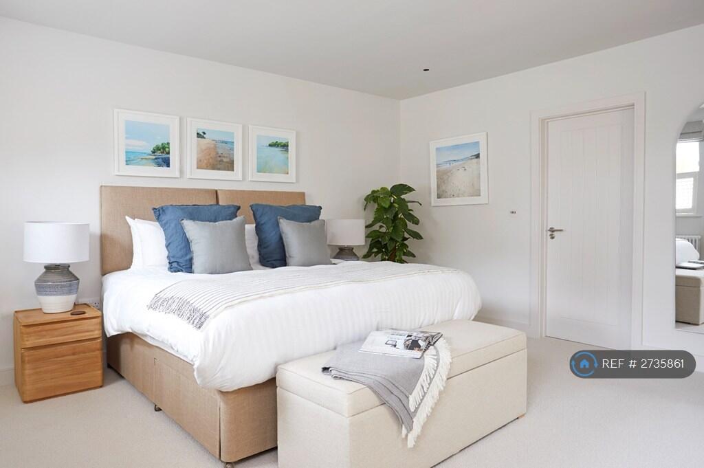 House in Portsmouth - More
