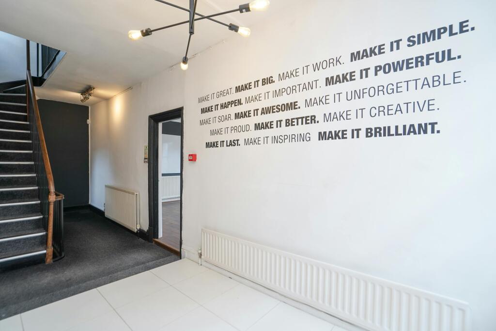 Tavistock St & Claren St - Upstairs office space-17.jpg