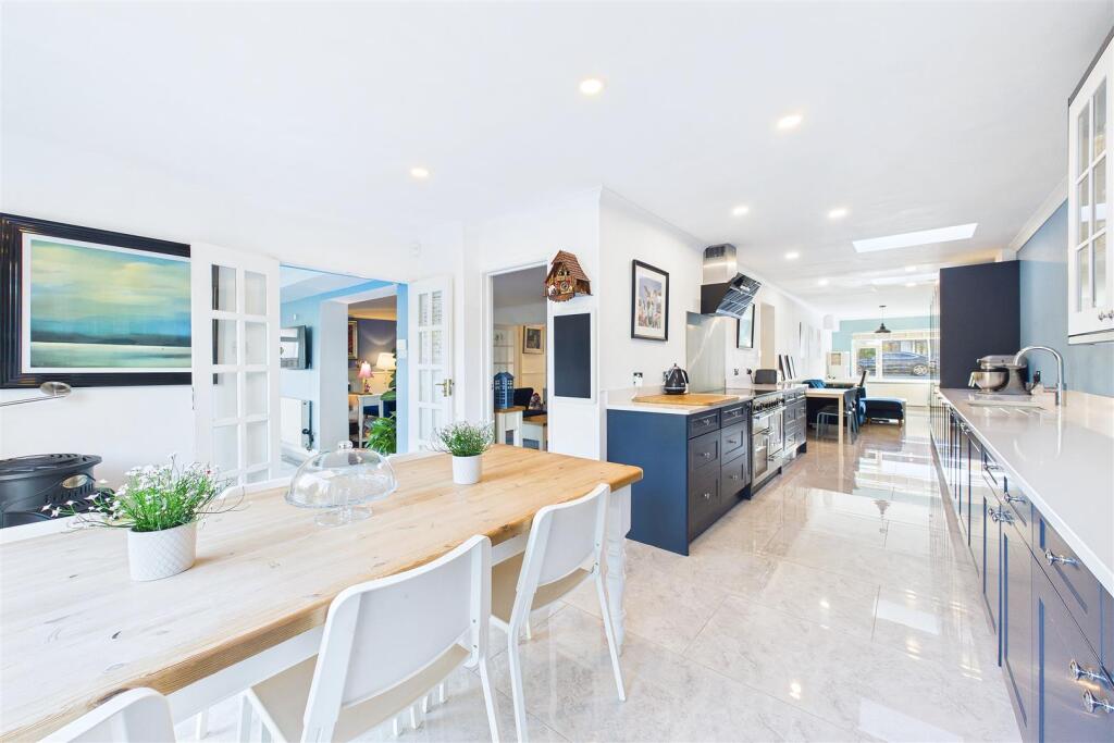 Prime location in Upper Clevedon photo 5