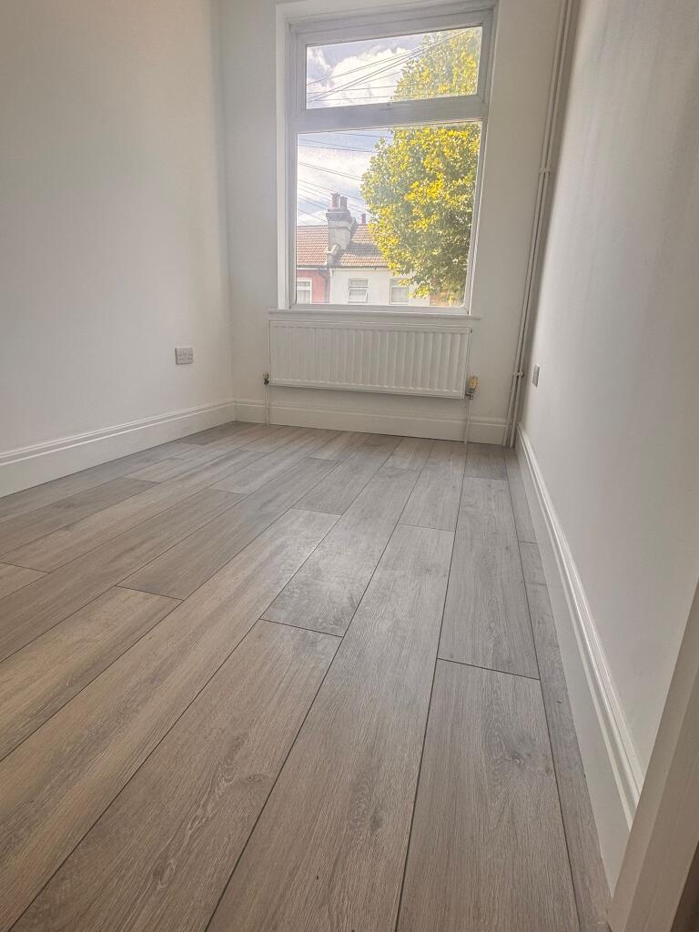 Apartment in London, Little Ilford - View 3