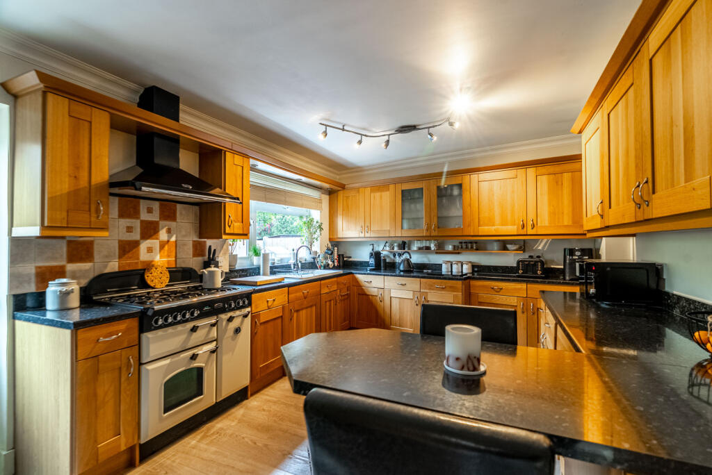 House in St Albans, Roestock, Colney Heath - View 5